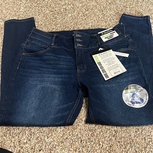 BNWT skinny jeans